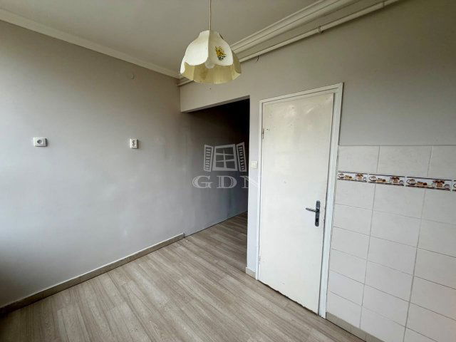 Eladó téglalakás, Vácon 64 M Ft, 2 szobás