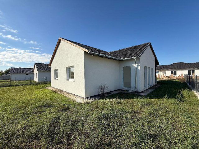 Eladó családi ház, Ráckevén 85.9 M Ft, 3 szobás