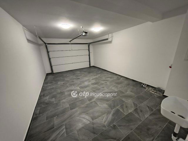 Eladó téglalakás, Siófokon 149 M Ft, 4 szobás