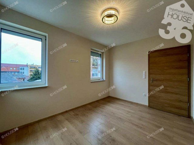 Eladó téglalakás, Kecskeméten 111.5 M Ft, 3 szobás