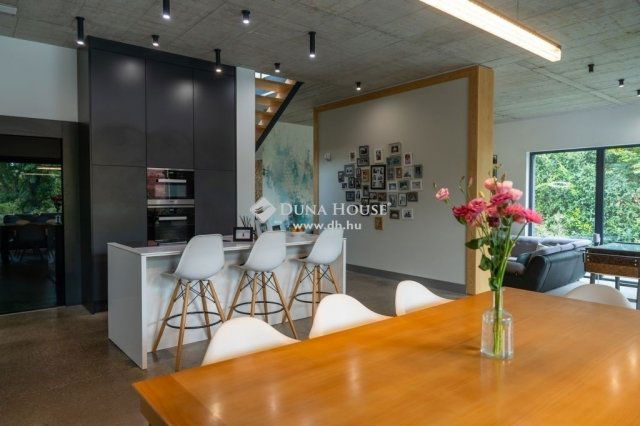 Eladó családi ház, Diósdon 429 M Ft, 5 szobás