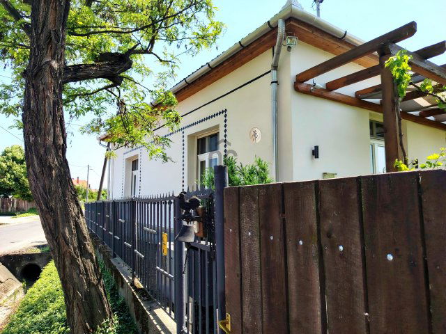Eladó családi ház, Poroszlón 79 M Ft, 3 szobás