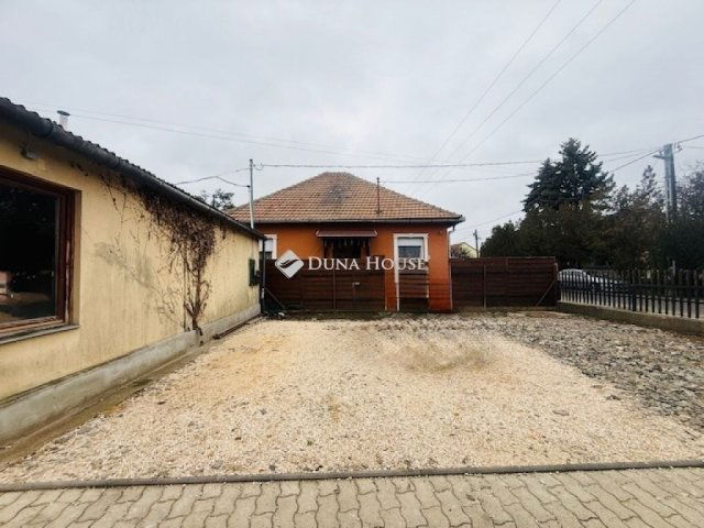 Eladó családi ház, Vecsésen 42.9 M Ft, 3 szobás