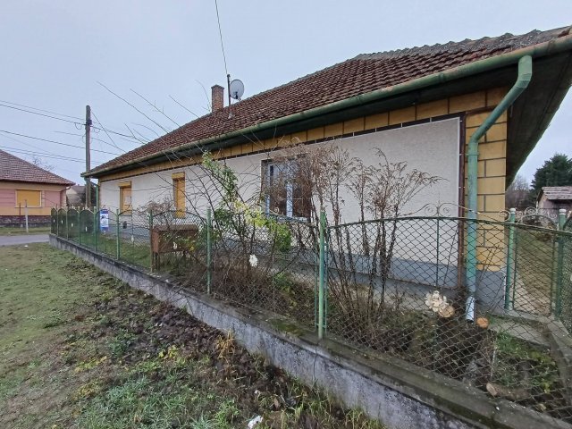 Eladó családi ház, Dányon 42 M Ft, 3+1 szobás