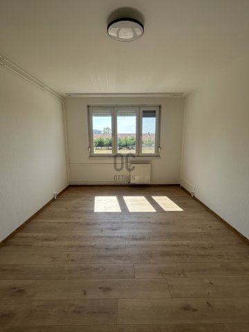 Eladó panellakás, Cegléden 36.9 M Ft, 1 szobás