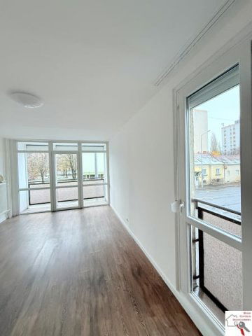 Eladó panellakás, Pécsett 59.9 M Ft, 3 szobás