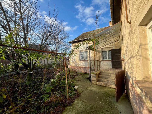 Eladó családi ház, Szegeden 65 M Ft, 2+1 szobás