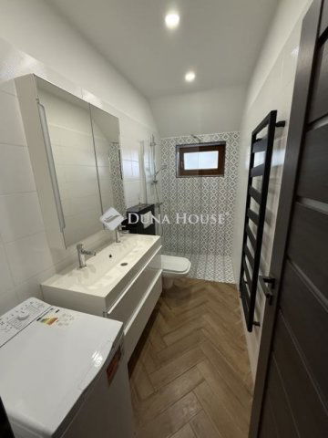 Eladó téglalakás, Pécsett 83.99 M Ft, 5 szobás