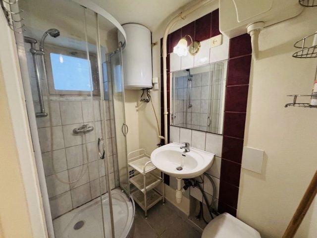 Eladó téglalakás, Pécsett 34.5 M Ft, 1 szobás