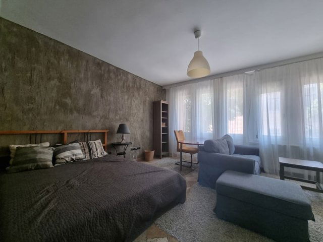 Kiadó téglalakás, albérlet, Pécsett 170 E Ft / hó, 1 szobás
