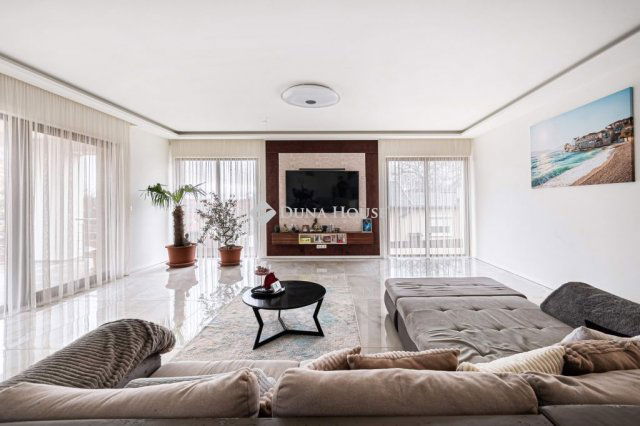 Eladó családi ház, Etyeken, Boti úton 279.9 M Ft, 5 szobás