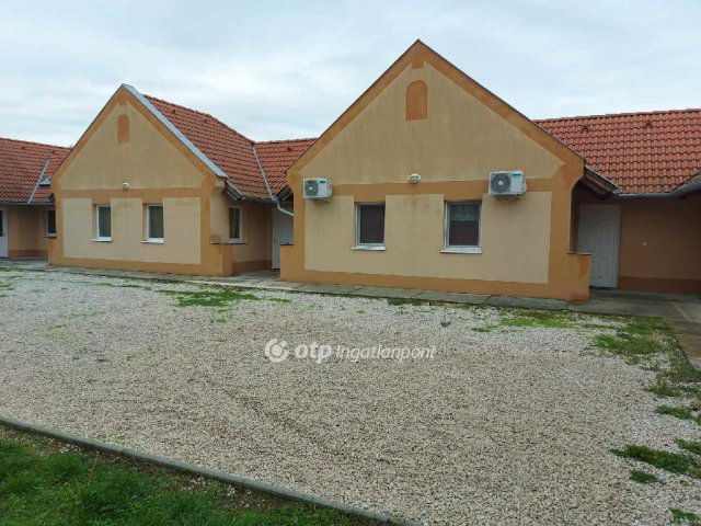 Eladó hotel, Dávodon 74.9 M Ft / költözzbe.hu