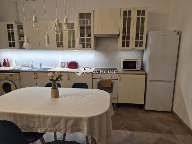 Eladó téglalakás, Budapesten, VII. kerületben 120.5 M Ft