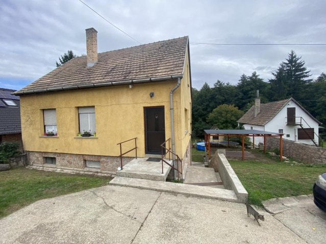 Eladó családi ház, Tatán 69.99 M Ft, 5 szobás