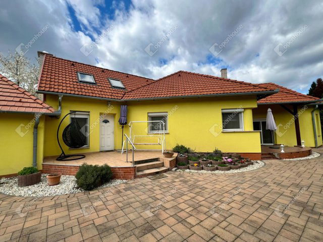 Eladó családi ház, Abdaon 118 M Ft, 5 szobás