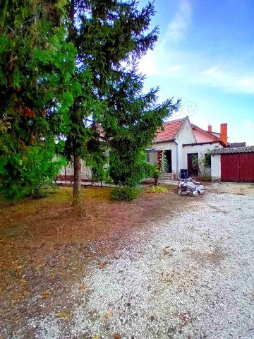 Eladó családi ház, Győrött 53.5 M Ft, 12 szobás