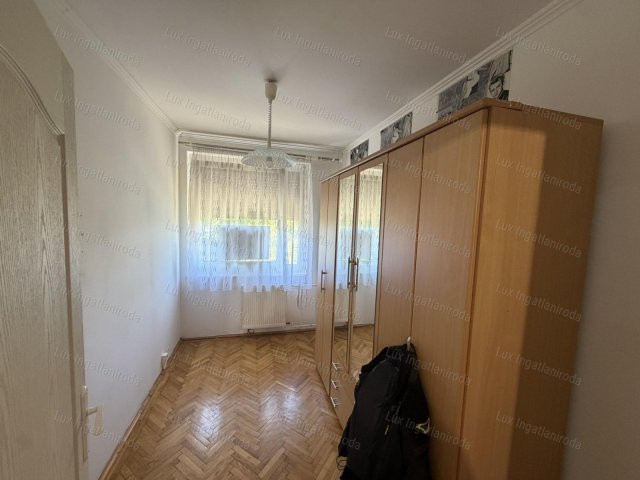 Eladó panellakás, Tatabányán 47.9 M Ft, 3+1 szobás