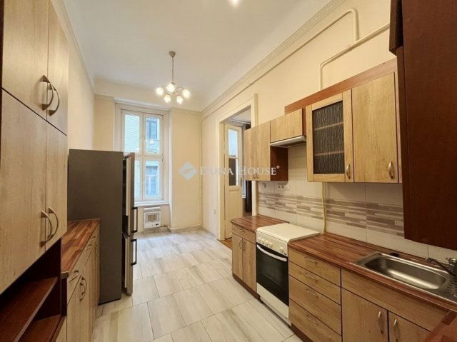 Eladó téglalakás, Budapesten, V. kerületben 79.9 M Ft, 1 szobás