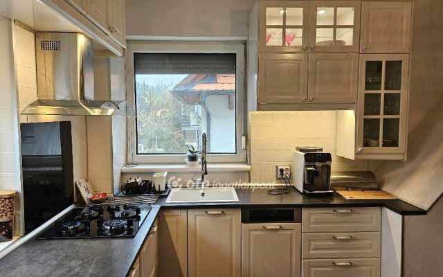 Eladó családi ház, Velencén 165 M Ft, 5 szobás