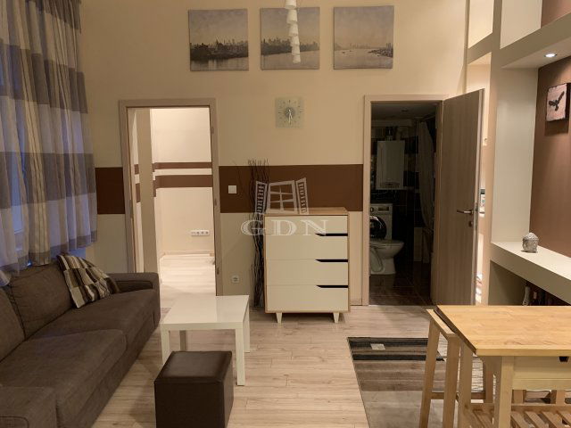 Eladó téglalakás, Budapesten, VI. kerületben 74.3 M Ft, 2 szobás