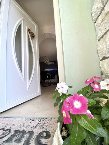 Eladó családi ház, Szegeden 114.7 M Ft, 4 szobás