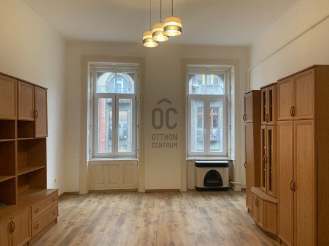 Eladó téglalakás, Budapesten, VI. kerületben, Csengery utcában