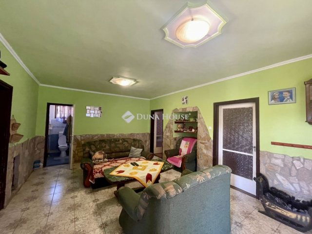 Eladó családi ház, Dombóváron 40 M Ft, 5 szobás