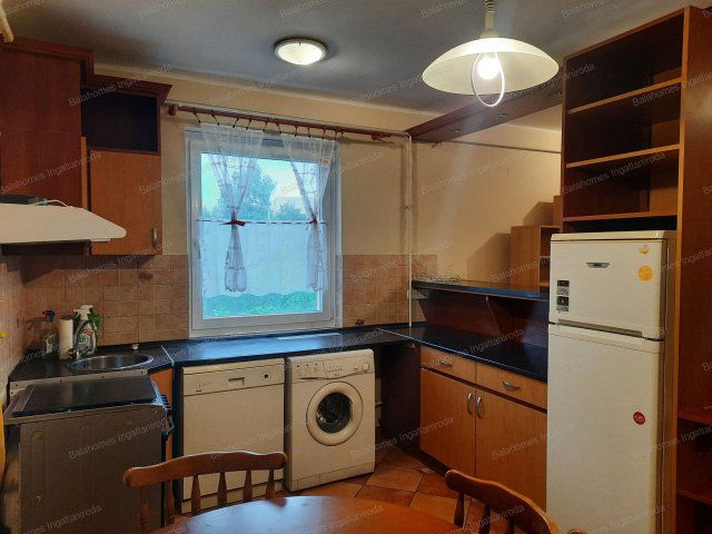 Eladó téglalakás, Siófokon 69.9 M Ft, 4 szobás