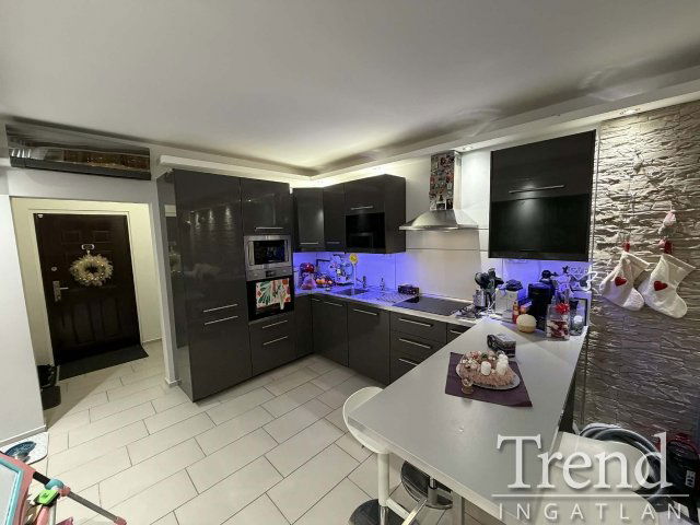 Eladó panellakás, Dunaújvárosban 42.9 M Ft, 3 szobás