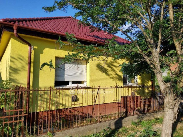 Eladó családi ház, Turán 49.9 M Ft, 4 szobás