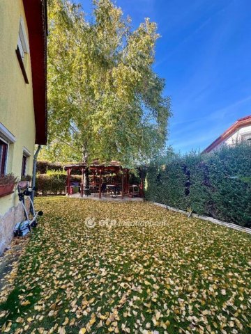 Eladó ikerház, Szigetszentmiklóson 83.5 M Ft, 4 szobás