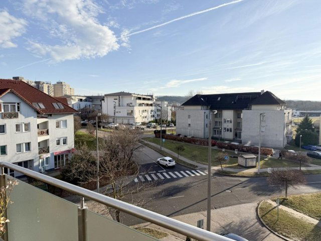 Eladó téglalakás, Tatabányán 72 M Ft, 2 szobás