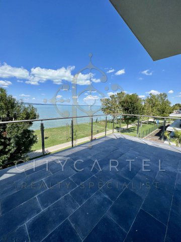 Eladó téglalakás, Siófokon 265 M Ft, 3 szobás