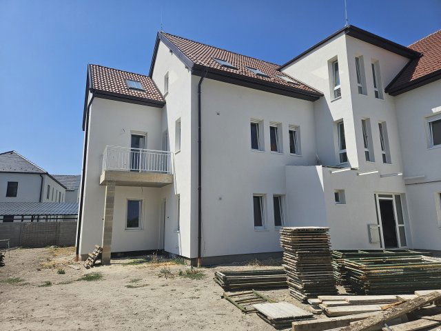 Eladó téglalakás, Pápán 49.511 M Ft, 2 szobás