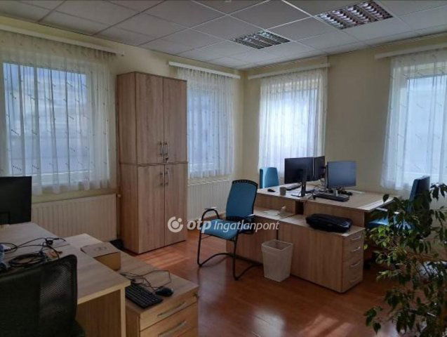 Kiadó iroda, Pakson 1836 E Ft / hó / költözzbe.hu