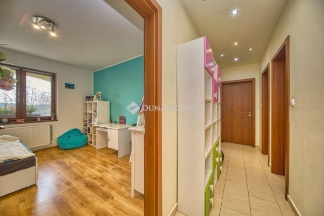 Eladó családi ház, Pilisszentkereszten 279.9 M Ft, 5 szobás