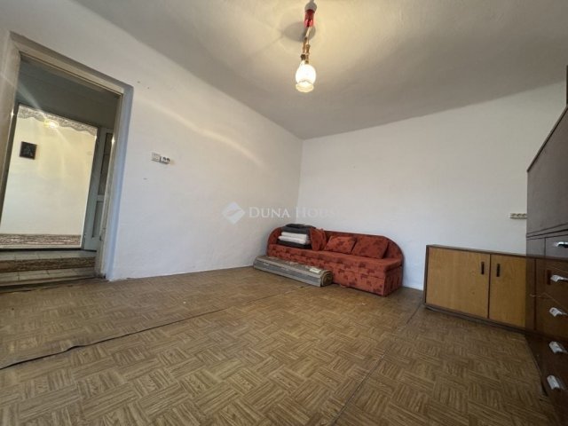 Eladó családi ház, Pécsett 44 M Ft, 4 szobás