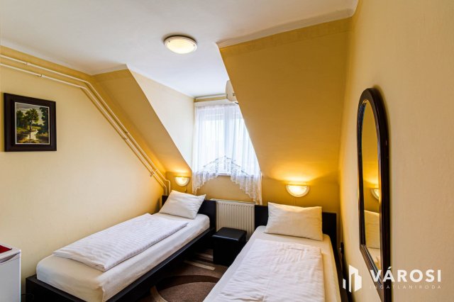 Eladó hotel, Kiskunfélegyházán 390 M Ft, 16 szobás