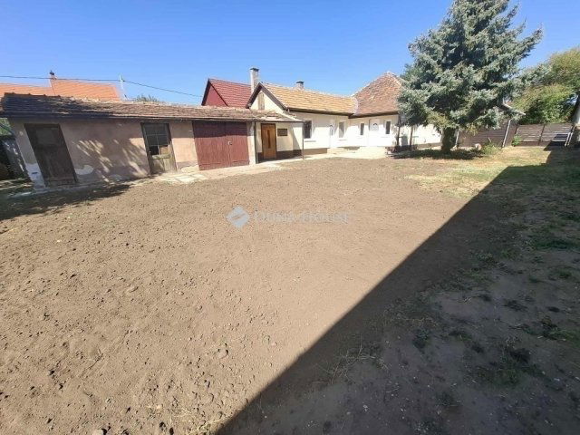 Eladó családi ház, Vecsésen 79.5 M Ft, 5 szobás