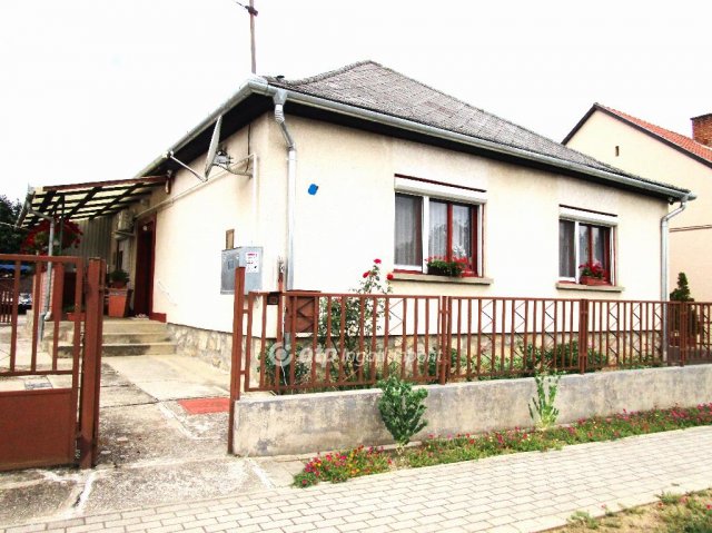 Eladó családi ház, Taszáron 54.9 M Ft, 2+1 szobás