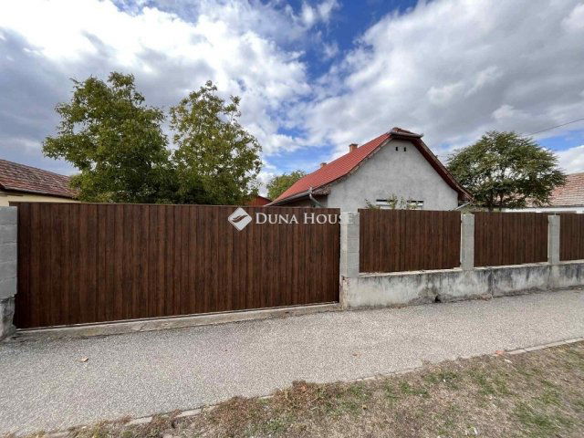 Eladó családi ház, Kiskőrösön 33.99 M Ft, 2 szobás