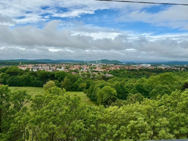 Eladó panellakás, Veszprémben 49.8 M Ft, 2 szobás