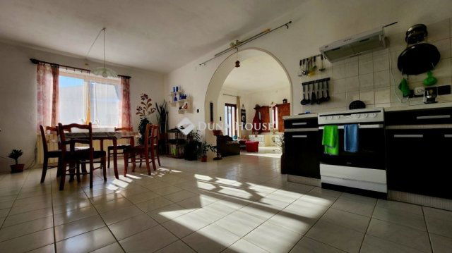 Eladó családi ház, Kiskunlacházán 85 M Ft, 5 szobás