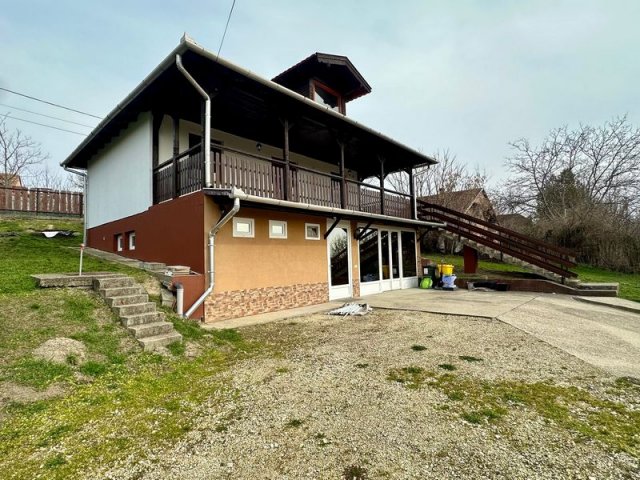 Eladó családi ház, Ercsiben 69.9 M Ft, 6 szobás