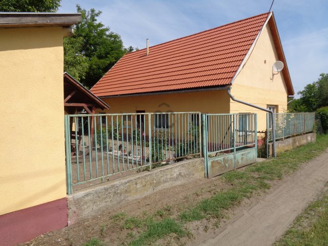 Eladó családi ház, Kiskunfélegyházán 31 M Ft, 3 szobás