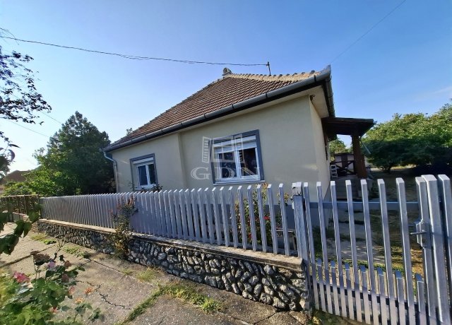 Eladó családi ház, Emődön 45 M Ft, 3 szobás