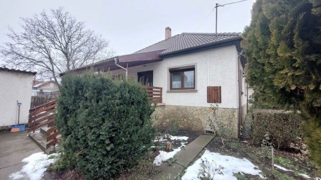 Eladó családi ház, Pusztaszabolcson 83.9 M Ft, 3 szobás