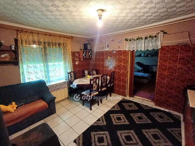 Eladó családi ház, Baktalórántházán 8.9 M Ft, 2 szobás