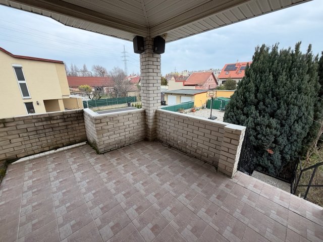 Eladó családi ház, Győrött 84.9 M Ft, 5 szobás