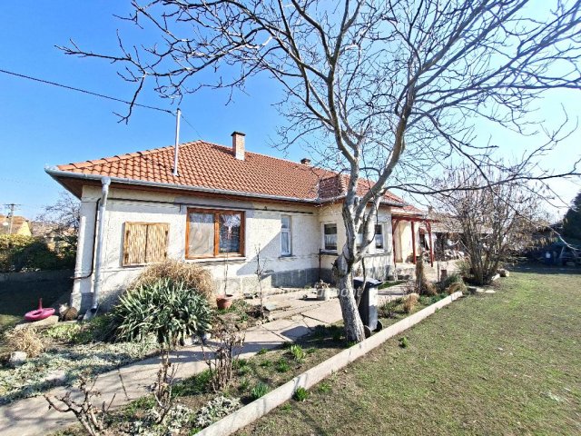 Eladó családi ház, Ráckeresztúron 69.99 M Ft, 5 szobás